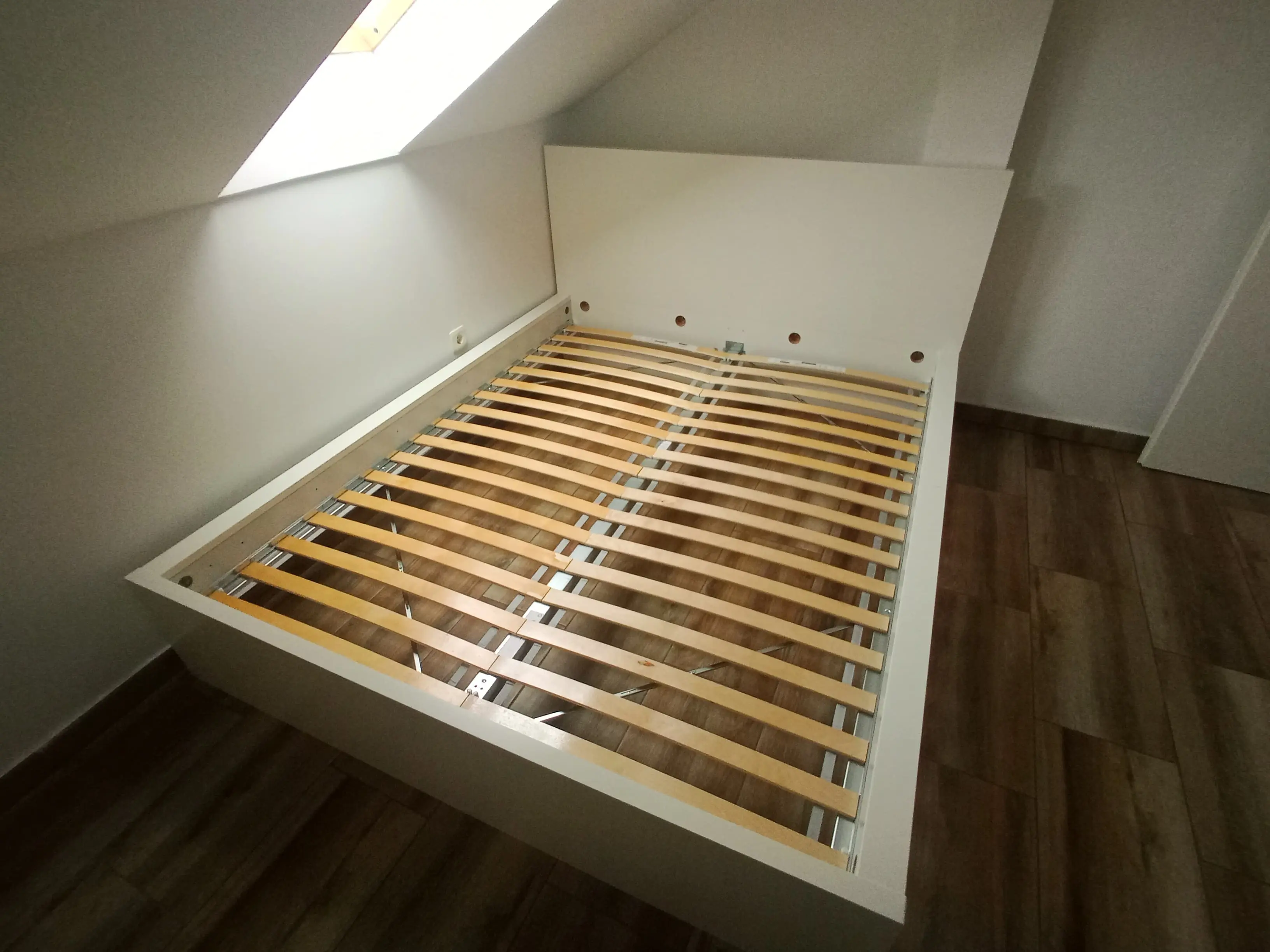 Malm visoki krevet, bijeli