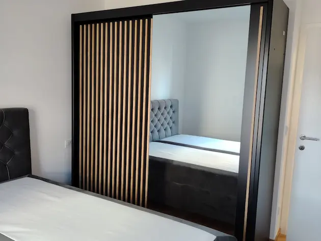 Royal klasični ormar sa dvoje kliznih vrata