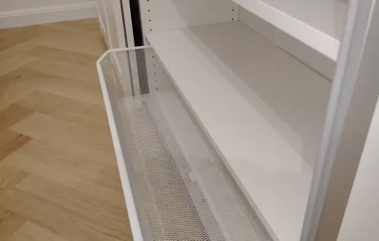 Jedna otvorena ko&scaron;ara na PAX ormaru