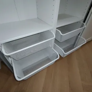 Montiranje bijele košare u PAX ormarima