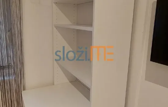 Ikea bijela Billy sa stolom