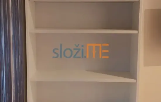 Ikea bijeli Billy sa stolom slikano sprijeda