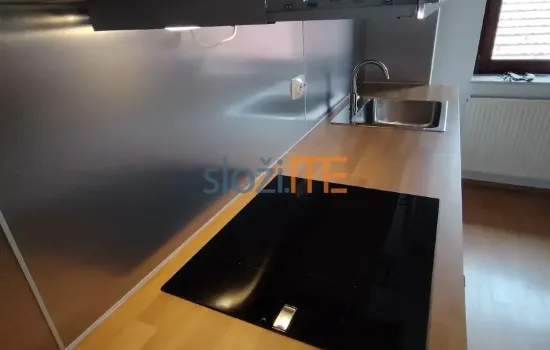 bijela ikea kuhinja  