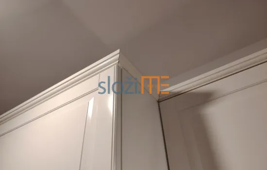 Slika parspatua na gornjim elementima kuhinje 