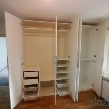 Smontirani otvoreni bijeli pax ormar sa ladicama