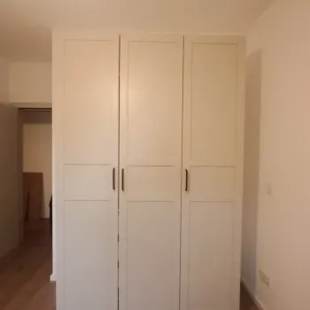 PAX bijeli ormar sa zatvorenim vratima