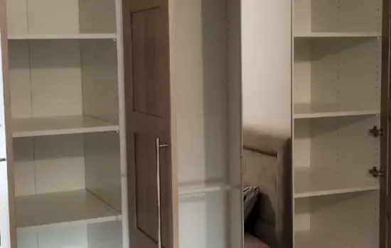 Pax ormar sa sa zatvorenim ladicama