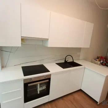 Prednja strana kuhinje