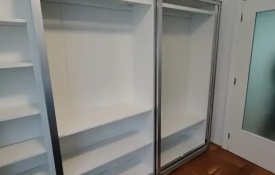 Smontriani srebrni okviri PAX kliznih vrata