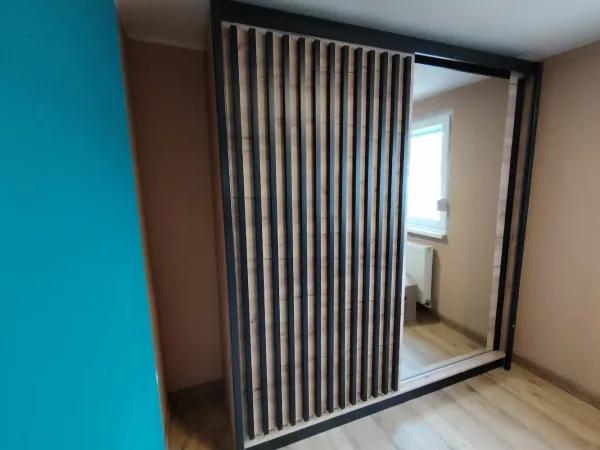 Ormar Ladder sa kliznim vratima