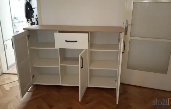 Komoda Loksa slikana s otvorenim vratima