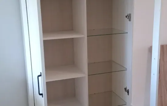 Loksa slikan s lijeve strane i vrata su otvorena