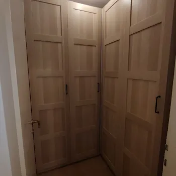 Kutni PAX ormar slikan sa vratima