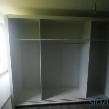 Složen siena ormar bez smontiranih vrata