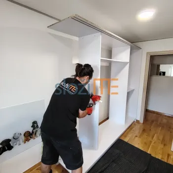 Šarafljenje nosaća na stranice korpusa ormara