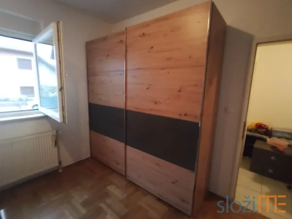 XXXLesnina ormar s kliznim vratima